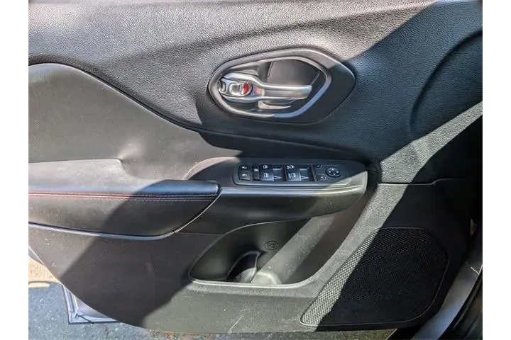 $18499 : Jeep Cherokee 2020 4x4 Trail image 7