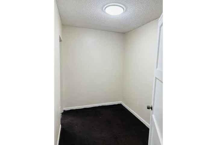 $2200 : se renta apartamento image 5
