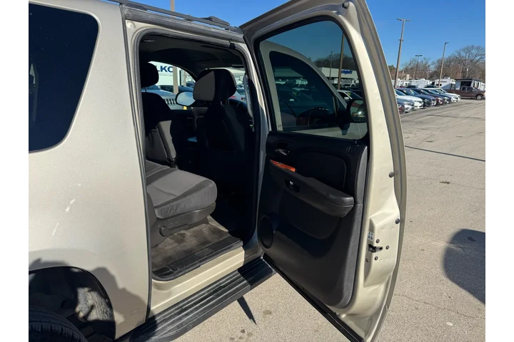 $8980 : 2013 Suburban 4WD 4dr 1500 LS image 9