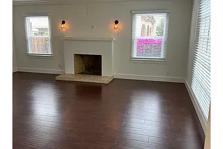 $2000 : 2bed available now image 3