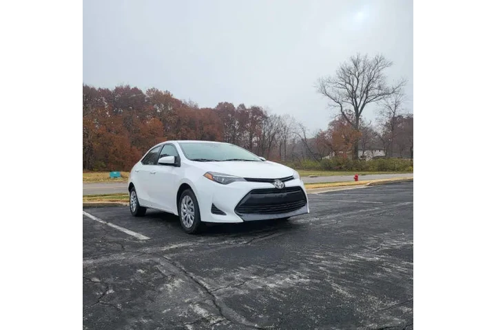 $8999 : 2019 Corolla LE image 5