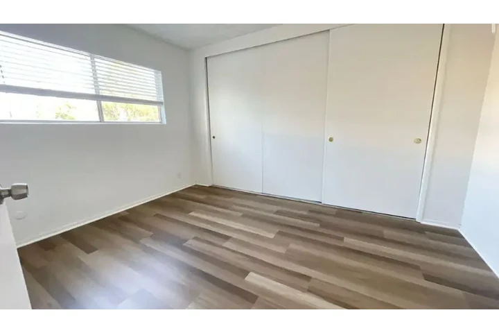 $1950 : 2 bedroom Apt in West Adams image 2