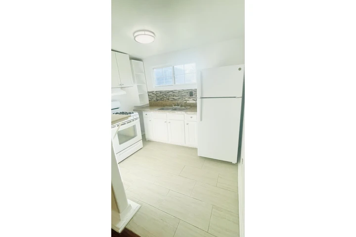 $1700 : CUARTO ESTUDIO TODO PRIVADO image 6