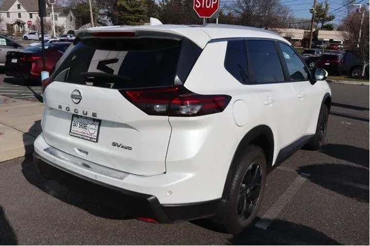 $24677 : Nissan Rogue 2024 AWD SV 4dr image 5