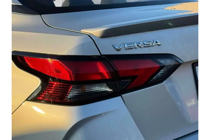 $16795 : Nissan Versa 2025 SR 4dr Sed image 10
