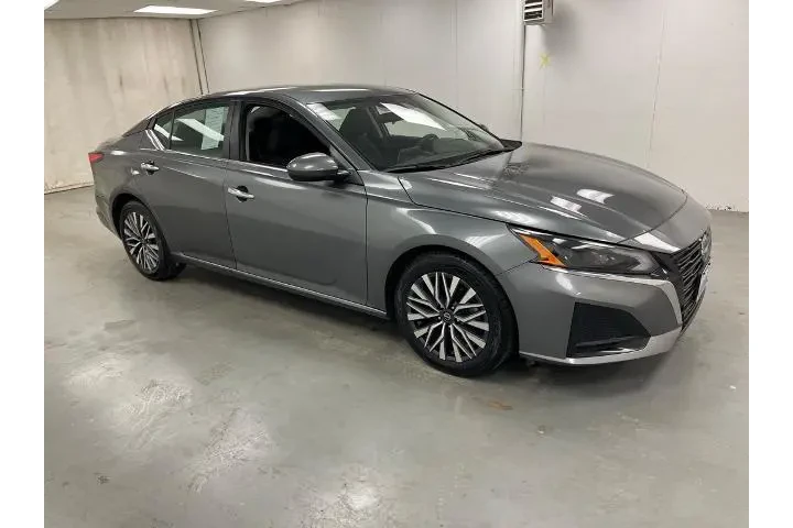 $17781 : Nissan Altima 2023 2.5 SV 4d image 6