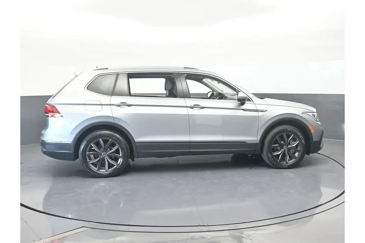 $17995 : Volkswagen Tiguan 2023 SE 4d image 7