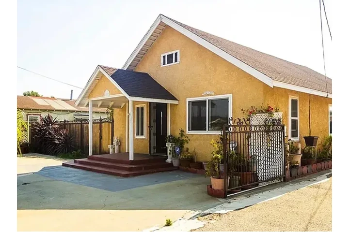 $2030 : Lovely home 4 rent image 1