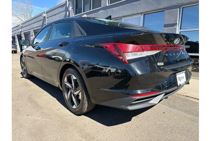 $15995 : 2023 Elantra SEL image 4