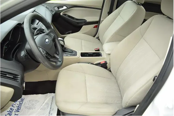 $8250 : Ford Focus 2016 SE 4dr Sedan image 9