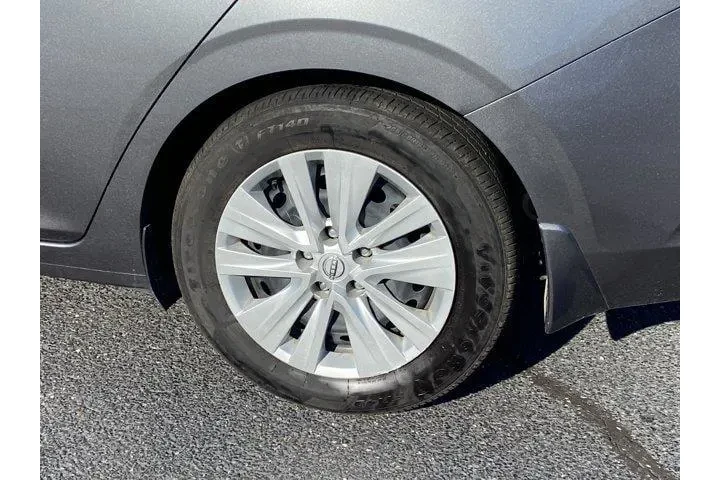 $17950 : Nissan Sentra 2025 S 4dr Sed image 9