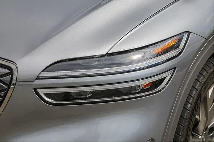 $35792 : Genesis Electrified GV70 202 image 8