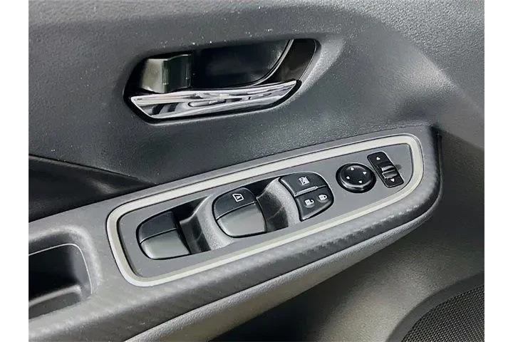 $18975 : Nissan Versa 2024 SR 4dr Sed image 9