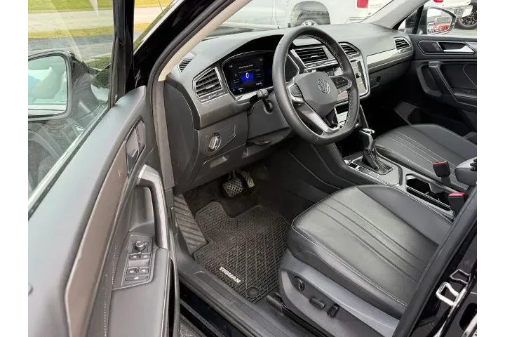 $21996 : Volkswagen Tiguan 2023 SE 4d image 10