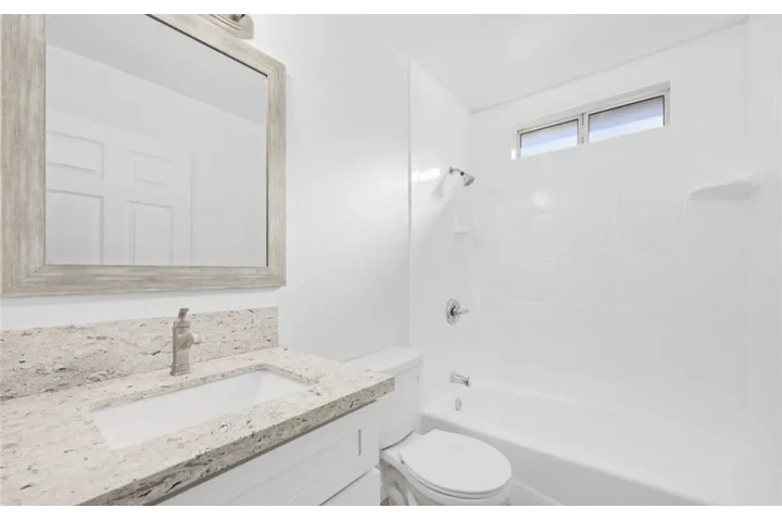 $1550 : 1 Bedroom Apt in Gardena image 10