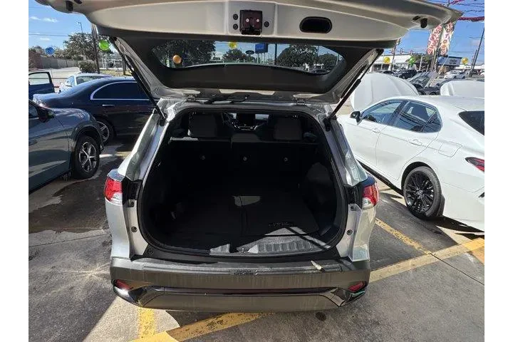 $25039 : Toyota Corolla Cross Hybrid image 10