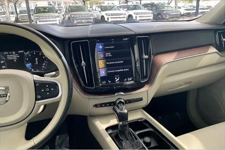 $15576 : Volvo XC60 2021 AWD T6 Momen image 7