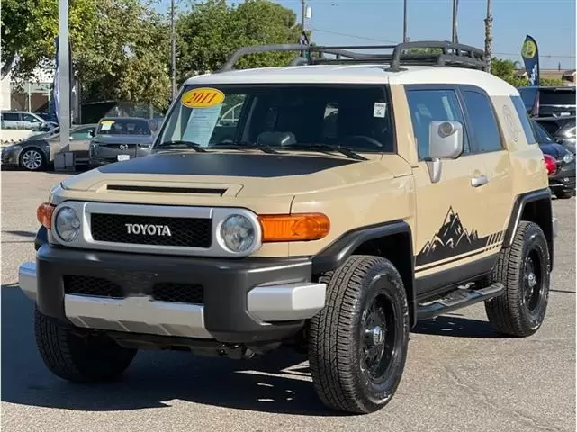 2011 Toyota FJ Cruiser Sport image 1