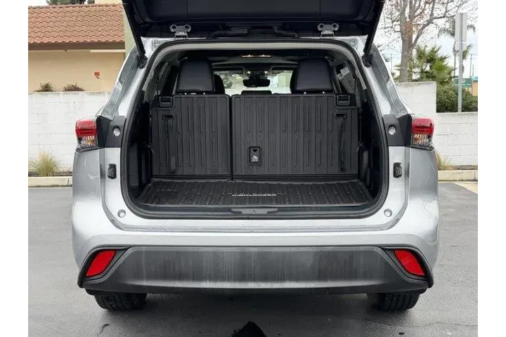 $36303 : Toyota Highlander 2022 XLE 4 image 9