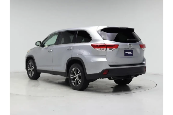 $19998 : Toyota Highlander 2019 LE 4d image 2