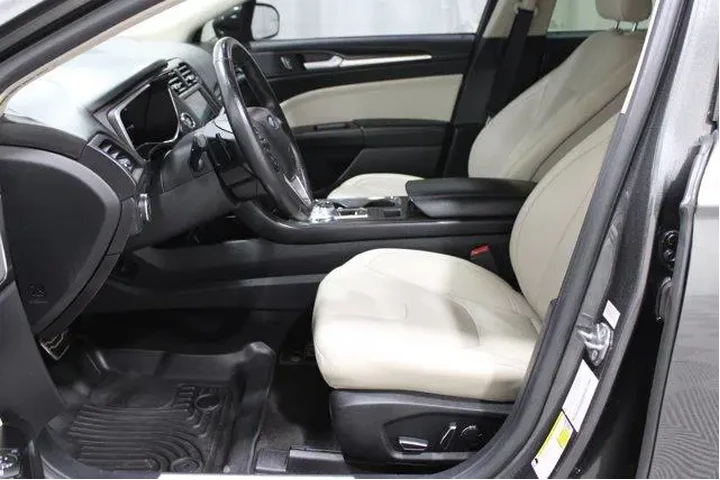 $16982 : Ford Fusion 2018 AWD Titaniu image 3