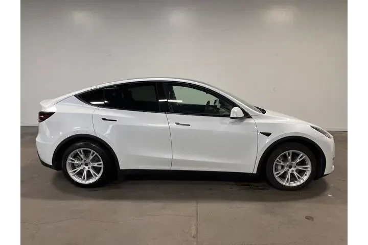 $25442 : Tesla Model Y 2021 AWD Long image 2