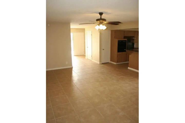 $900 : newly spacious kitchen home image 5