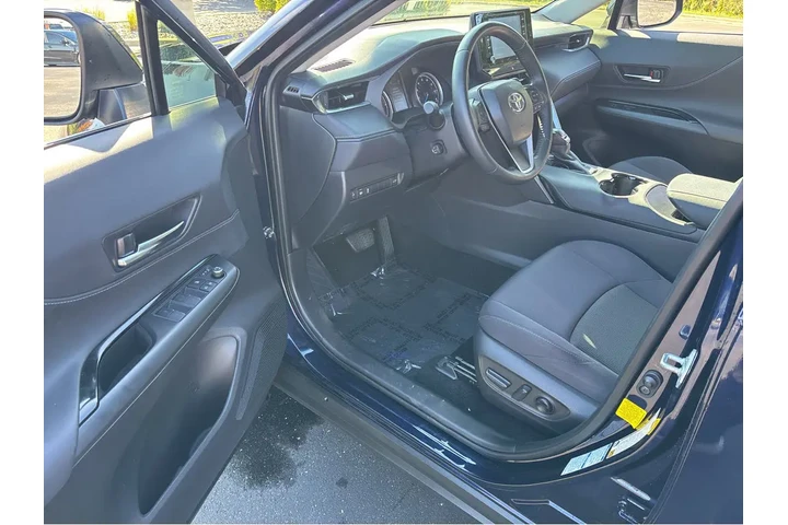 $25979 : 2021 Venza image 2