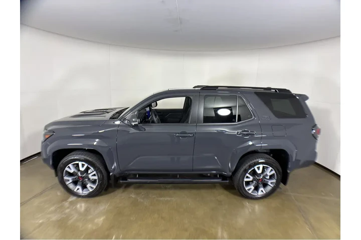 $56979 : Gold Certified2025 4Runner TR image 10