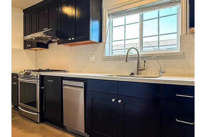 $1025 : 3 dormitorios en El Sereno image 2