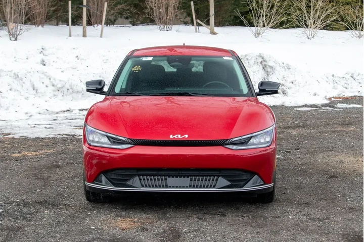 $19795 : Kia EV6 2023 Wind 4dr Crosso image 2