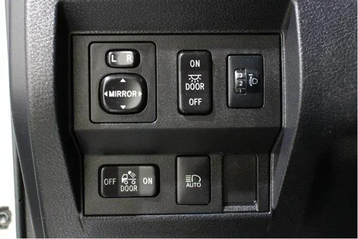 $23689 : Toyota Tundra 2018 4x4 SR5 4 image 7