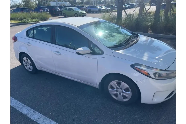 $8392 : Kia Forte 2017 LX 4dr Sedan image 3