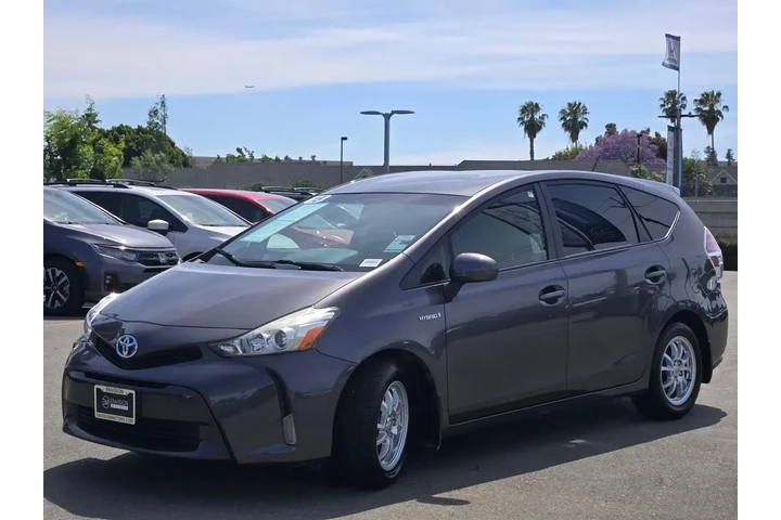 $15588 : Toyota Prius v 2015 Two 4dr image 3