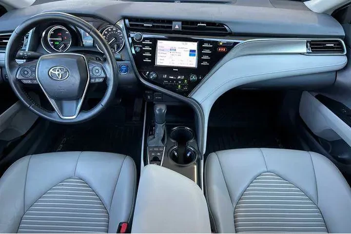 $20338 : Toyota Camry Hybrid 2020 SE image 5
