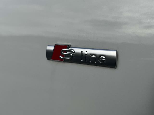 $25985 : Pre-Owned 2021 A4 Sedan S lin image 9