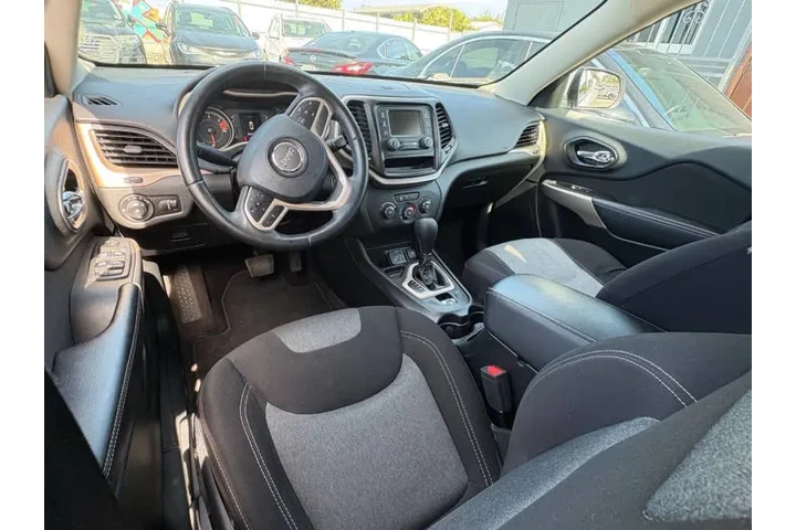$8350 : 2018 Cherokee Latitude image 8