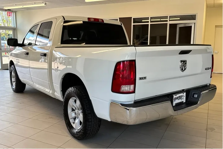 $29986 : Ram 1500 Classic 2023 4x4 SL image 6