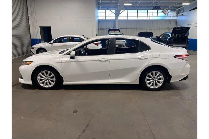 $19997 : Toyota Camry 2018 LE 4dr Sed image 6