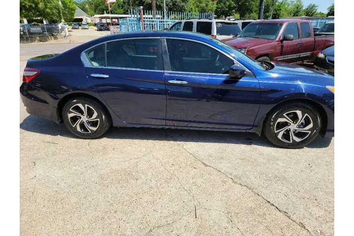 $7500 : 2016 Accord LX image 5