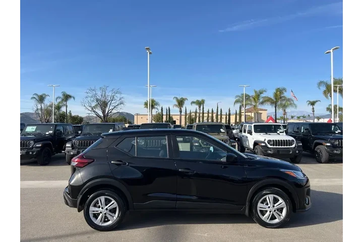 $17055 : Nissan Kicks 2024 S 4dr Cros image 9