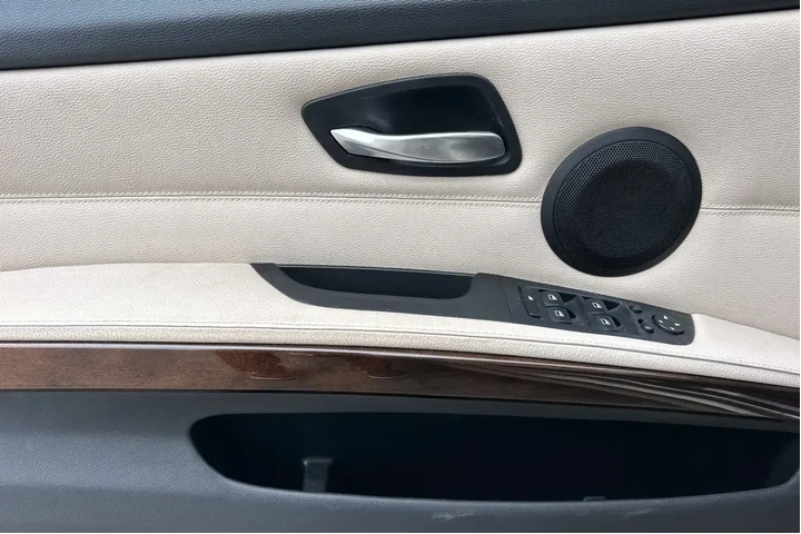 BMW 3 Series 2011 328i 4dr S image 10