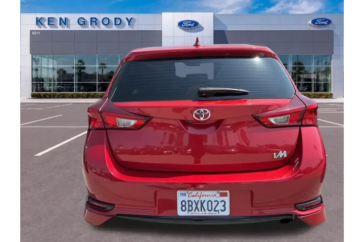 $16506 : Toyota Corolla iM 2018 4dr H image 2