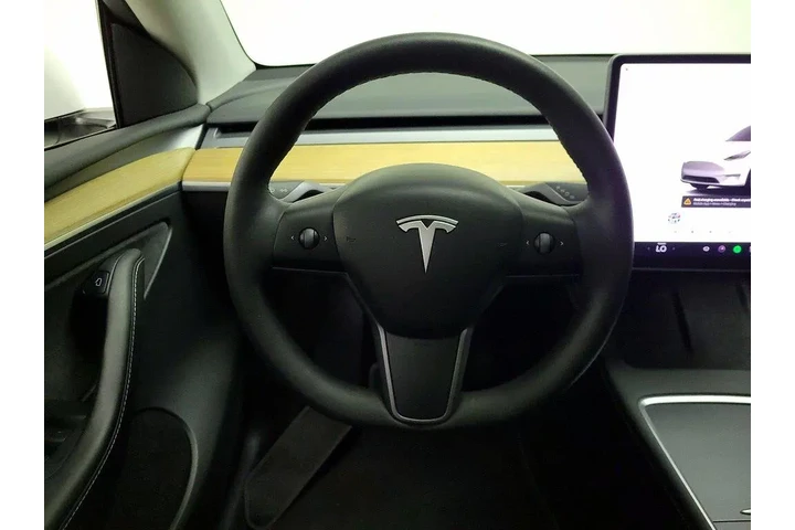 $33998 : Tesla Model Y 2023 AWD Long image 10