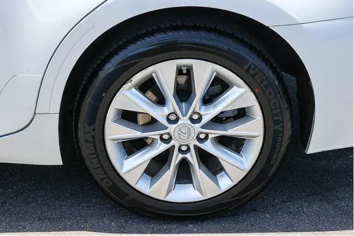 $17998 : Lexus ES 300h 2013 4dr Sedan image 8