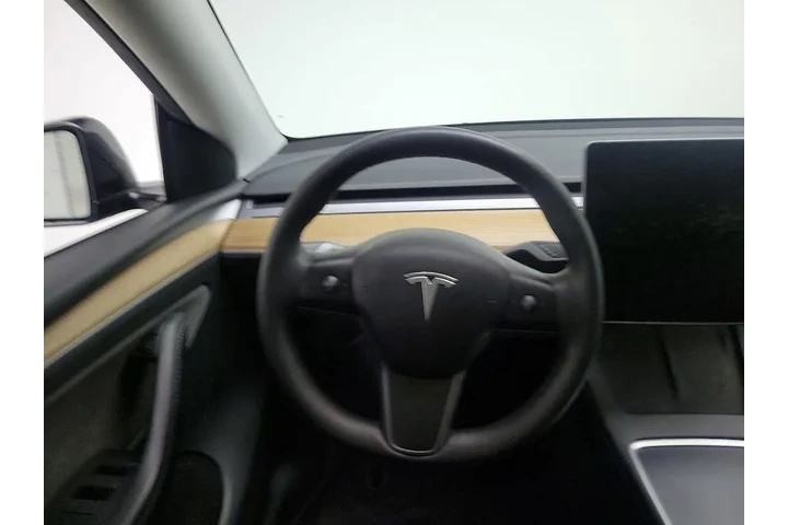 $30998 : Tesla Model Y 2023 AWD Long image 10