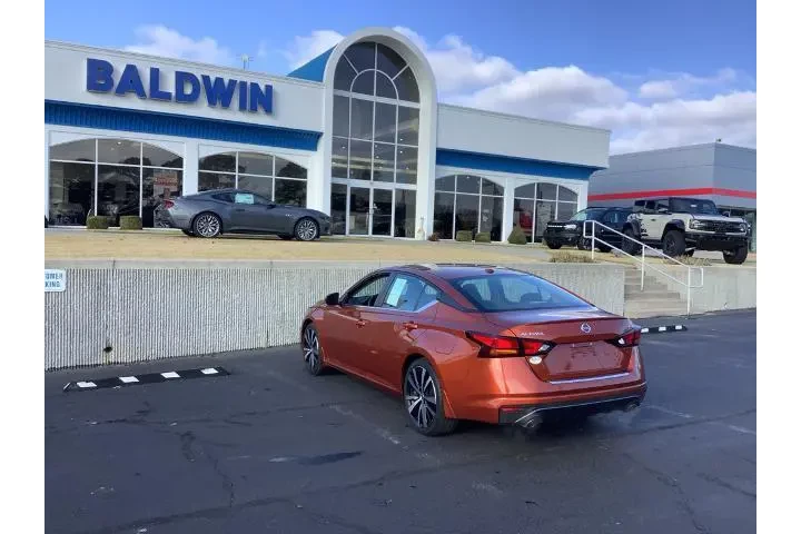 $27950 : Nissan Altima 2021 2.5 SR 4d image 5