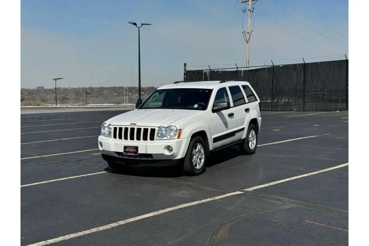 $5500 : 2006 Grand Cherokee Laredo image 1