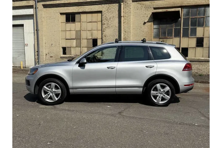 $12988 : 2012 Touareg VR6 Sport image 5