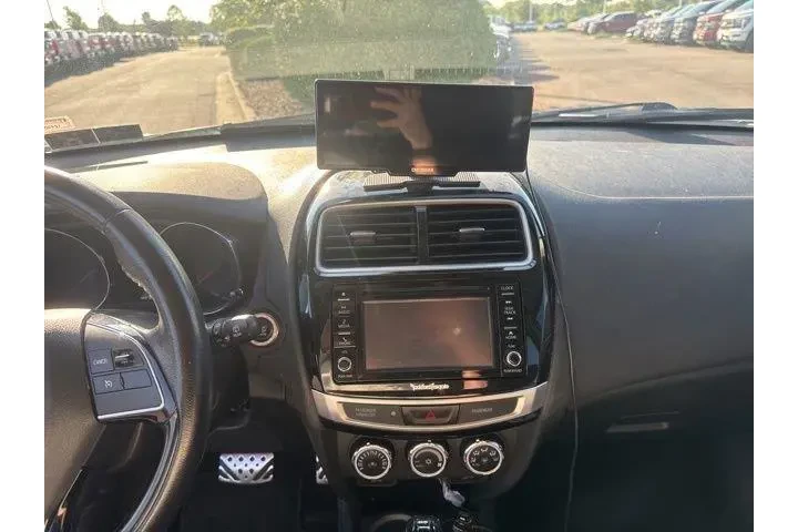 $10000 : Mitsubishi Outlander Sport 2 image 3
